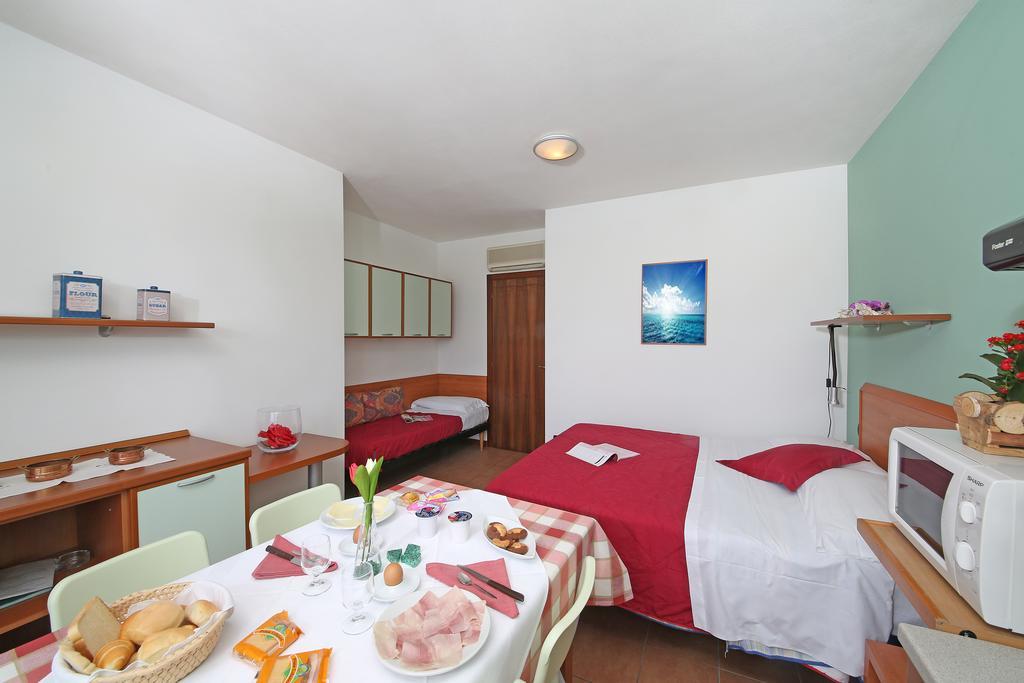 Nettuno Residence Hotel Peschiera del Garda Exterior photo